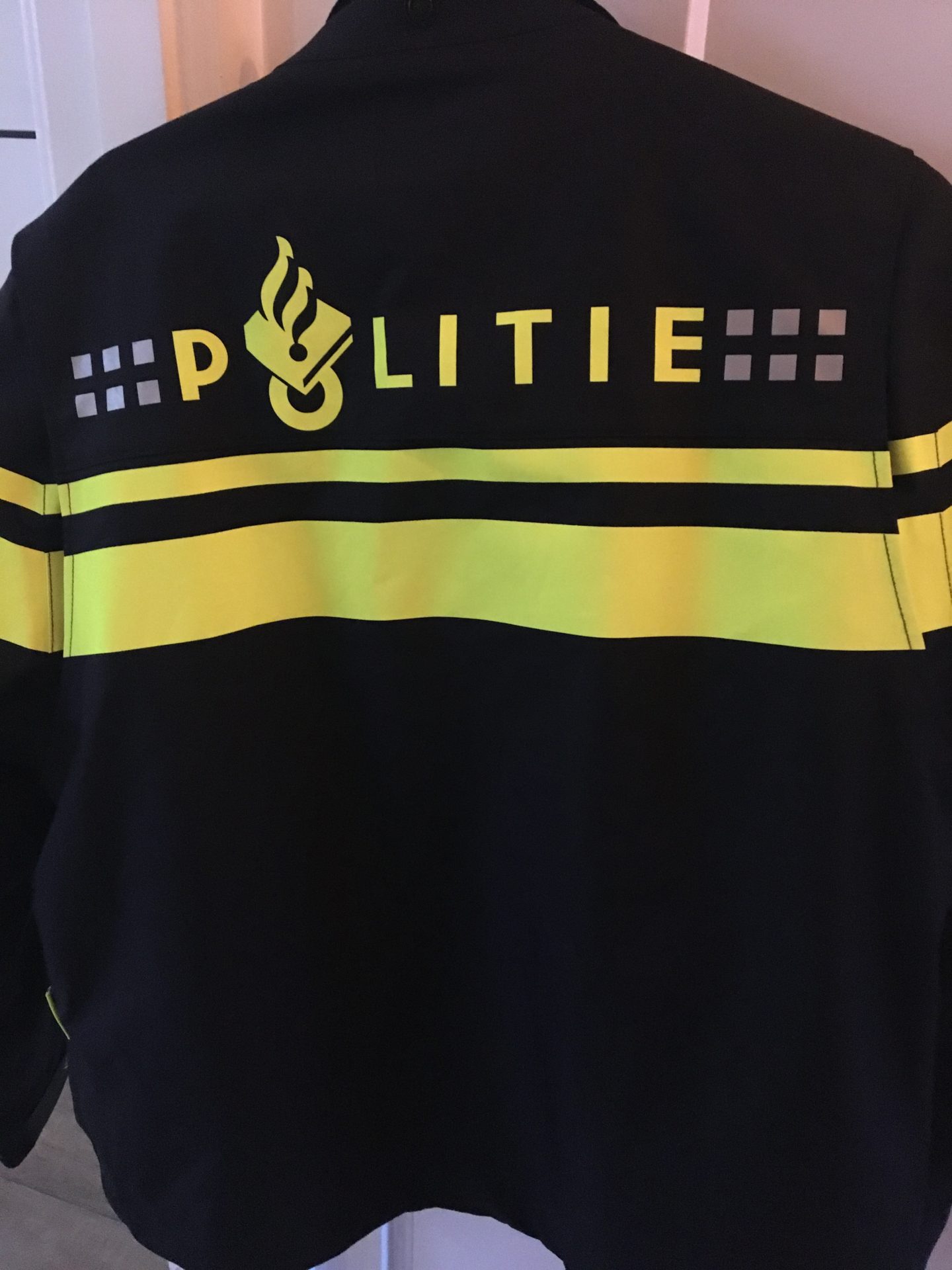 Toevlucht Kelder krans Recycling Politie-uniformen - Creatief Perspectief